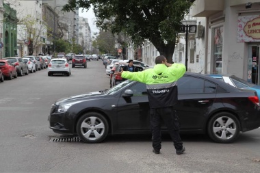 Permiten a automovilistas platenses pagar multas de tránsito con trabajos comunitarios