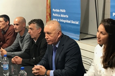 El Profe Córdoba formalizó su precandidatura a la intendencia de La Plata