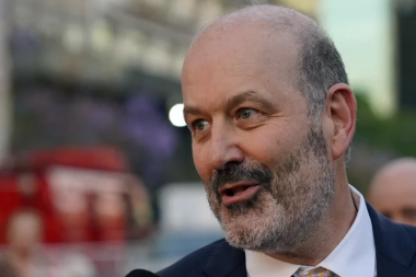 Sturzenegger emitió una resolución para iniciar jubilaciones masivas en el Estado
