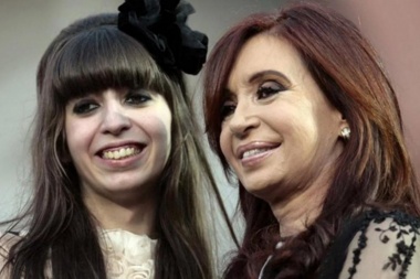 Cristina Kirchner arribó anoche a la Argentina desde Cuba con su hija Florencia