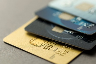 El Central anunció que las tarjetas de crédito mantendrán el tope de 43% para financiar saldos