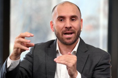 Según Guzmán, "este Gobierno ya ha comenzado la dolarización" desde el Banco Central
