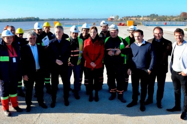 Macri y Vidal visitaron las obras de la nueva terminal en el puerto de Campana