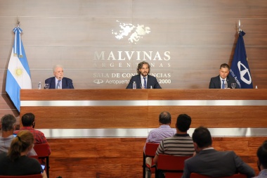 Santiago Cafiero, tras el arribo de la Sputnik V : “Tenemos que seguir cuidándonos"
