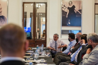 El Gobierno se reúne con gremios y empresarios para acordar salarios y precios