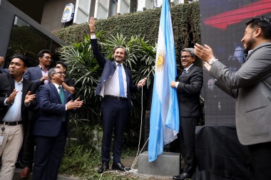 Bangladesh: Cafiero inauguró la nueva embajada argentina en medio de un fervor desbordante por los alfajores y al ritmo de "Muchachos"