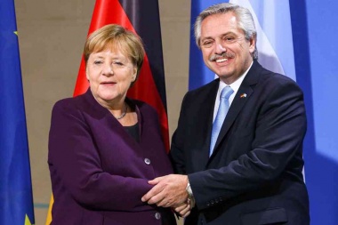 Fernández se comunicó con Angela Merkel para dialogar sobre la deuda externa