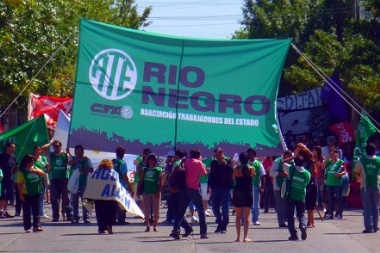 Entre el vienes y el sábado, el gobierno de Río Negro pagará el aguinaldo a estatales