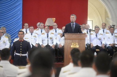 Macri sostuvo que las Fuerzas Armadas "están hoy al servicio de la vida democrática" del país