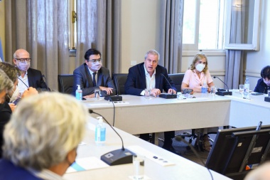 Educación acordó con los gremios docentes un aumento del 60,8%