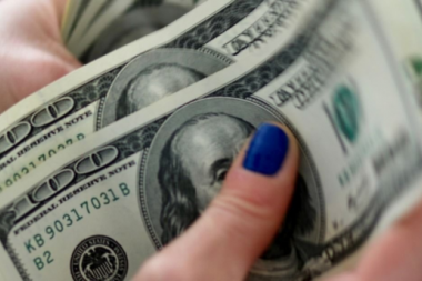 El Gobierno evalúa medidas para contener al dólar
