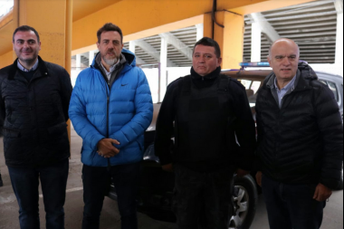 Urreli participó de la entrega de camionetas para la seguridad en Lanús