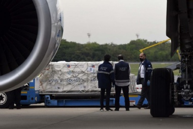 Llegan vacunas de China y Rusia