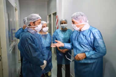 Axel Kicillof recorrió las obras del nuevo hospital respiratorio en Navarro