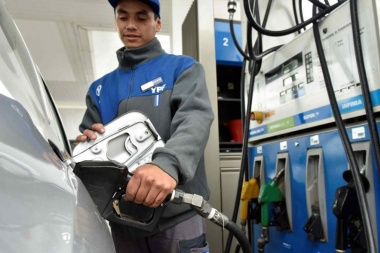 El Gobierno postergó por 15 días el aumento de precio de los combustibles