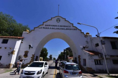 "Veo complicado que se vuelvan a abrir las fronteras el 13", dijo la directora de Migraciones