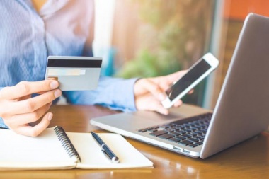 El BCRA prohibió la compra de viajes al exterior en cuotas con tarjetas de crédito