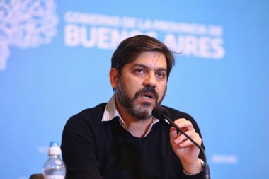Carlos Bianco: "En la página web vacunatepba.gba.gob.ar hay un botón para denunciar irregularidades en el proceso de vacunación"