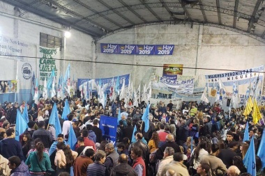 Un acto de Gabriel Mariotto en San Miguel terminó a las piñas