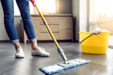 Empleadas domésticas recibirán un aumento salarial del 28% en tres cuotas