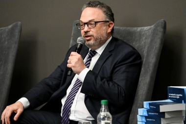 Matías Kulfas: "Dujovne, Sandleris y Caputo son los responsables del saqueo a la Argentina"