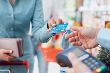 Continúa el reintegro del 15% por compras con tarjetas de débito