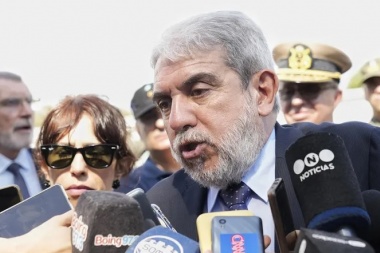 Aníbal le respondió Berni: "Nunca nos pidió un efectivo"