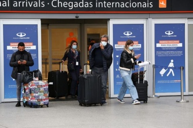 Argentina recibe a extranjeros con esquemas incompleto de vacunación