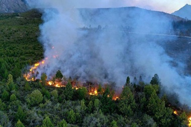 Sergio Federovisky: "El fuego en El Bolsón está contenido pero no controlado"