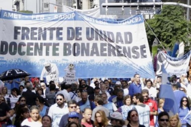 Anuncian un aumento del 25% para los docentes jubilados
