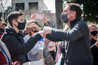 Santilli lanza su paquete de propuestas: policías en la calle, empleo joven y emergencia educativa