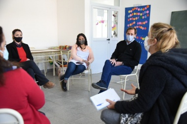 Precandidatos de Juntos apuntan a “fortalecer la educación” y advierten “un retroceso muy grande por la decisión de cerrar escuelas”