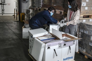 Llegó al país el primer cargamento de vacunas Pfizer