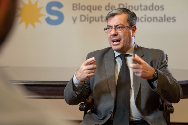 El titular de la Diputados de UxP dijo que el DNU "tiene que ser rechazado con urgencia por el Congreso"