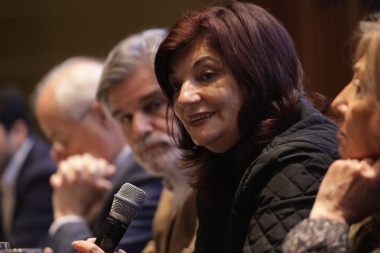 Kelly Olmos, sobre la asistencia social: "Con todo lo que se ahorre, se entregarán herramientas y bienes de capital"