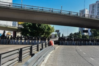 Unidad Piquetera corta el tránsito en el Puente Pueyrredón