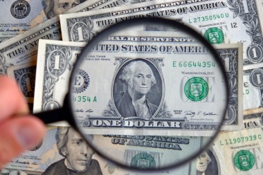 El dólar oficial abrió estable y el blue cotiza a $128