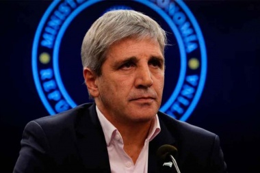 Caputo: "La gente tendrá que vender dólares para pagar impuestos"