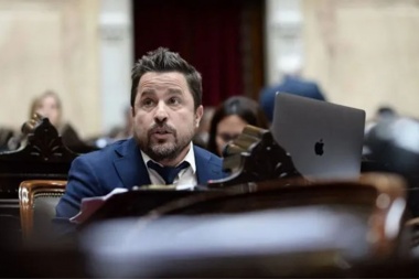 Tetaz asegura que la ley "Bases" será aprobada en general, pero continúa negociación por artículos