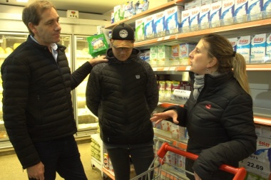 Descuentos del Bapro: Garro visitó el supermercado ‘La Amistad’