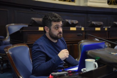 El kirchnerismo confirmó que buscará "hacer caer" el decreto de Kicillof para desdoblar las elecciones