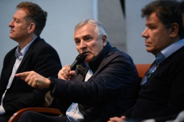 Morales y Manes se mostraron juntos en el arranque del encuentro radical en Córdoba