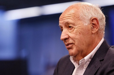 En contraposición a lo hecho por el Gobierno, Lavagna presentó su propio decálogo