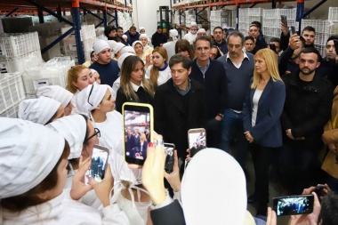 Kicillof aseguró que pondrá su gestión "al servicio" del trabajo y cuestionó a Vidal