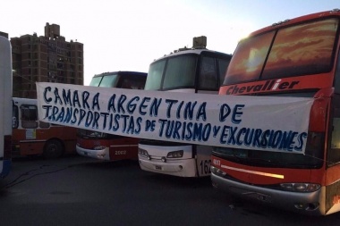 Choferes de colectivos cortaron durante 6 horas la Autopista Buenos Aires-La Plata