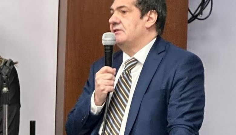 El Presidente del Colegio de Traductores de CABA insiste con una ley de la dictadura para sostener su estatus