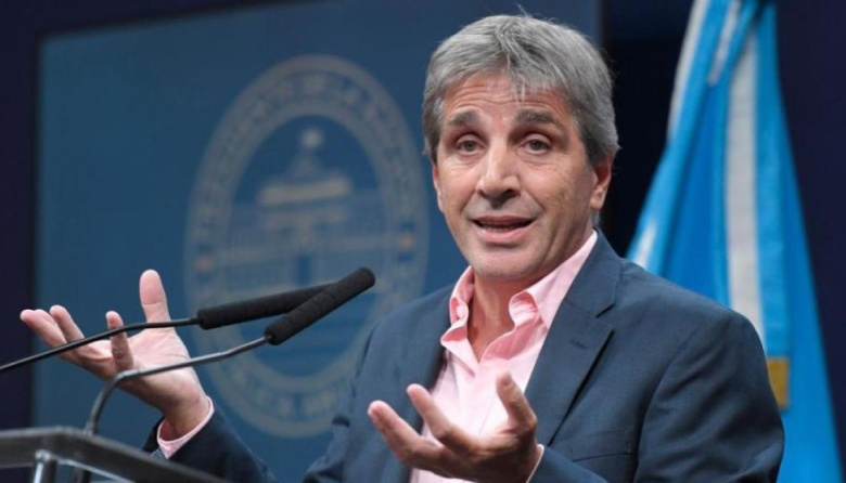 Caputo redobló la apuesta contra los intendentes por las tasas municipales