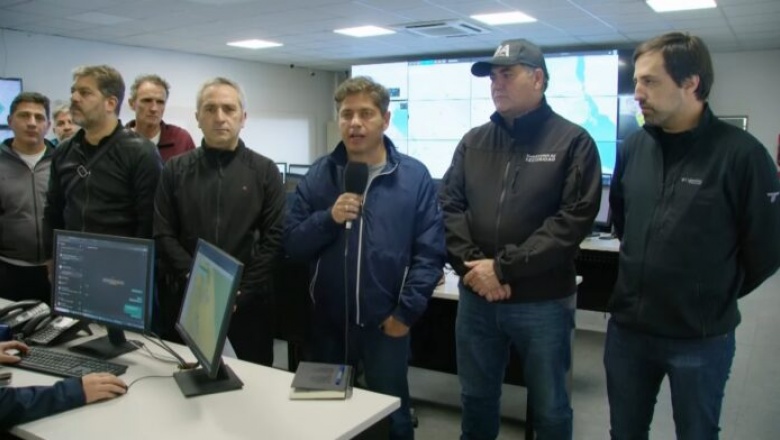 Kicillof: "Pedimos muchísima precaución, la situación crítica se extenderá al menos hasta esta noche"