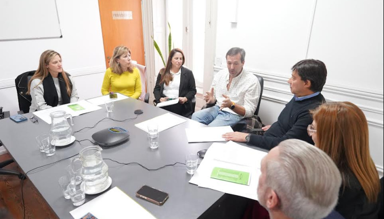 Vaccarezza respaldó la certificación gratuita y voluntaria del Renatre para promover prácticas laborales sostenibles en el campo