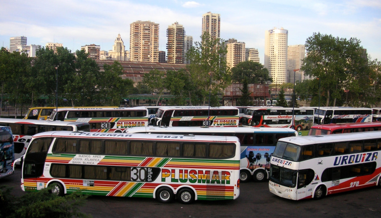Prorrogan por un año la circulación de colectivos de larga distancia modelo 2012